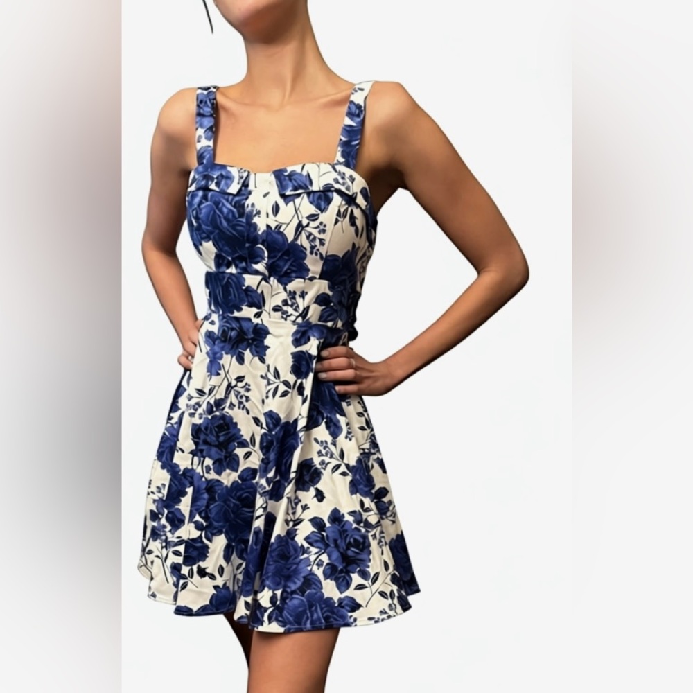 Chic Strapless Floral Dress in Blue and White
